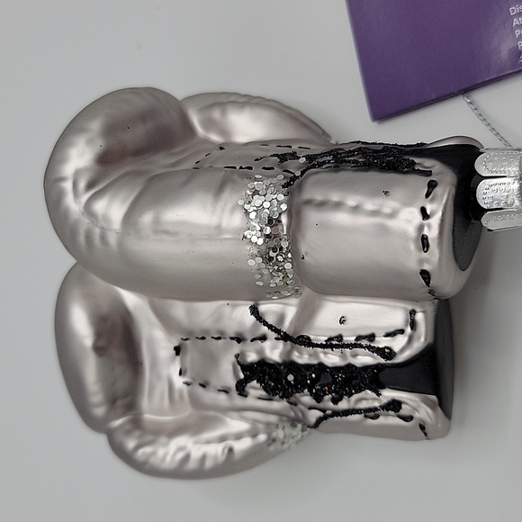 New 2 Blown Glass Laila Ali Silver W/ Glitter Boxing Glove Ornament 3" - Picture 9 of 10